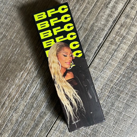 Beauty for Certain Whole Lotta Mascara NIB - Picture 2 of 3